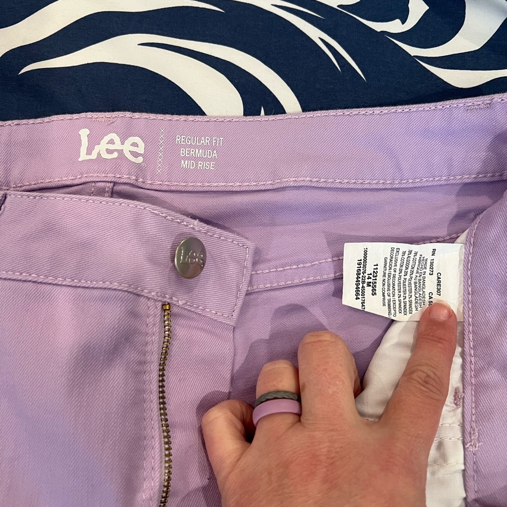 Like New Lee - Regular Fit - Lavender Bermuda Mid Rise size 14 Shorts - Picture 3 of 3